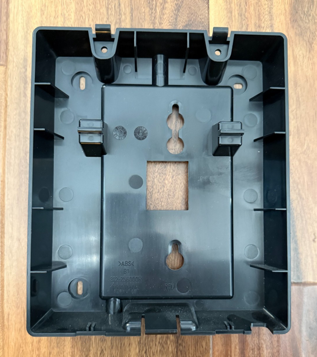 NEW Avaya Phone Wall Mount for 1616 and 1416 Telephones P/N: 700415631
