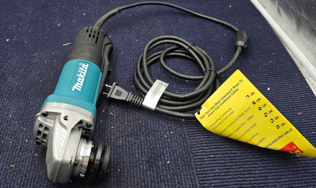 Makita 9557PB Corded Angle Grinder 120V 7.5A N11000/min TOOL ONLY REMAN