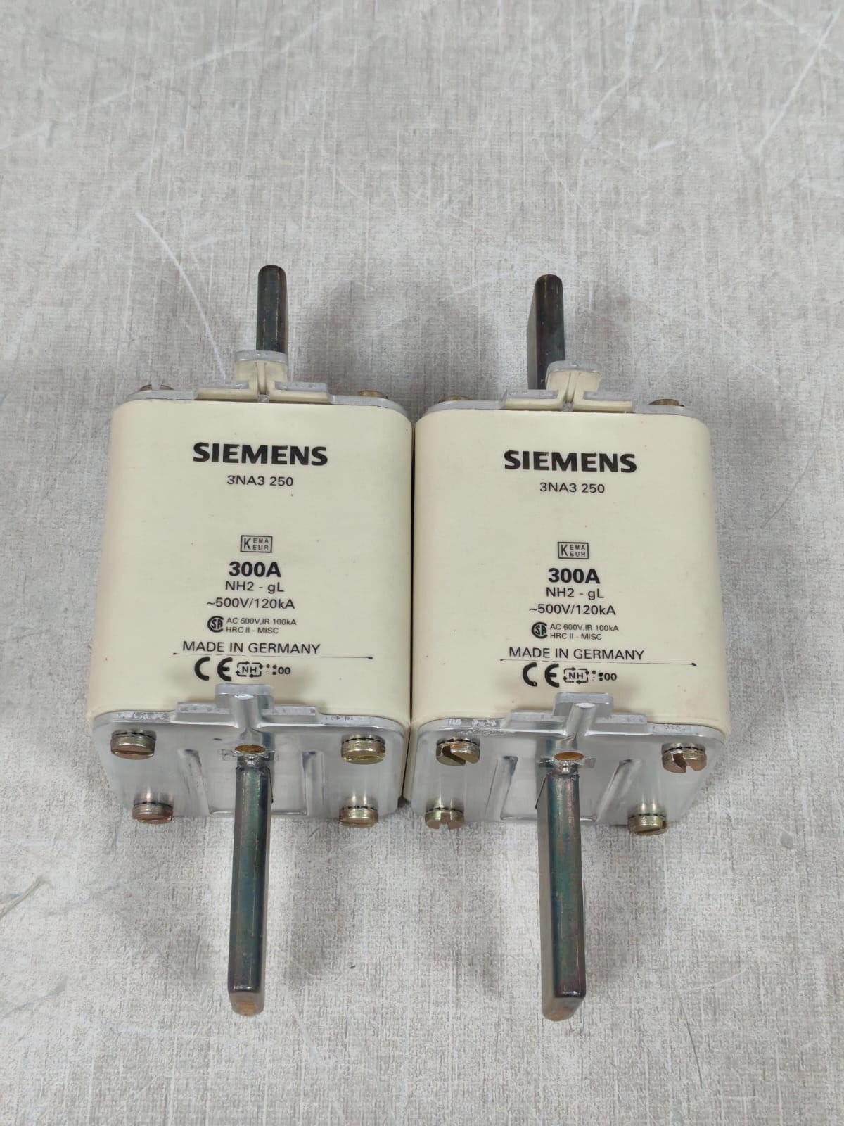 LOT 2PCS SIEMENS 3NA3250 500V 300A LV-HRC-FUSE LINKS