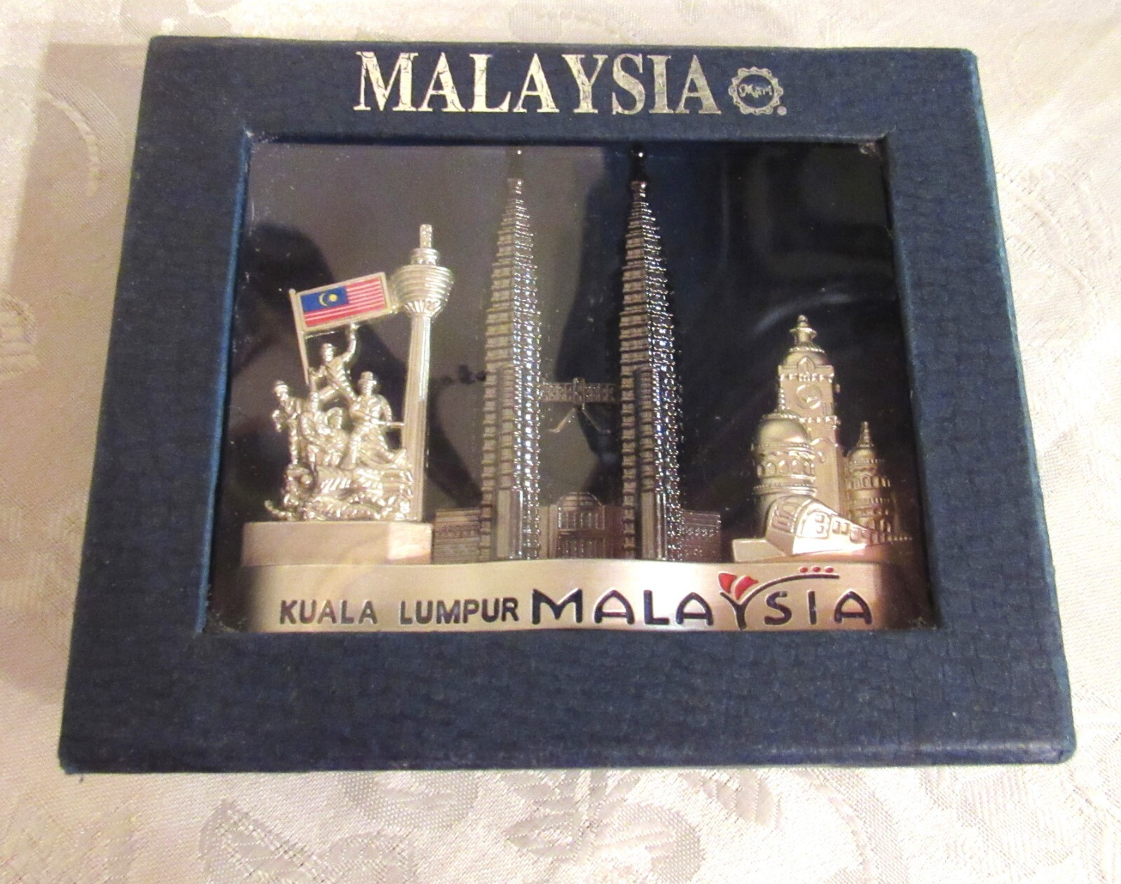 Kuala Lumpur Malaysia Business Card Holder * Pertronas Twin Towers * Silver Tone