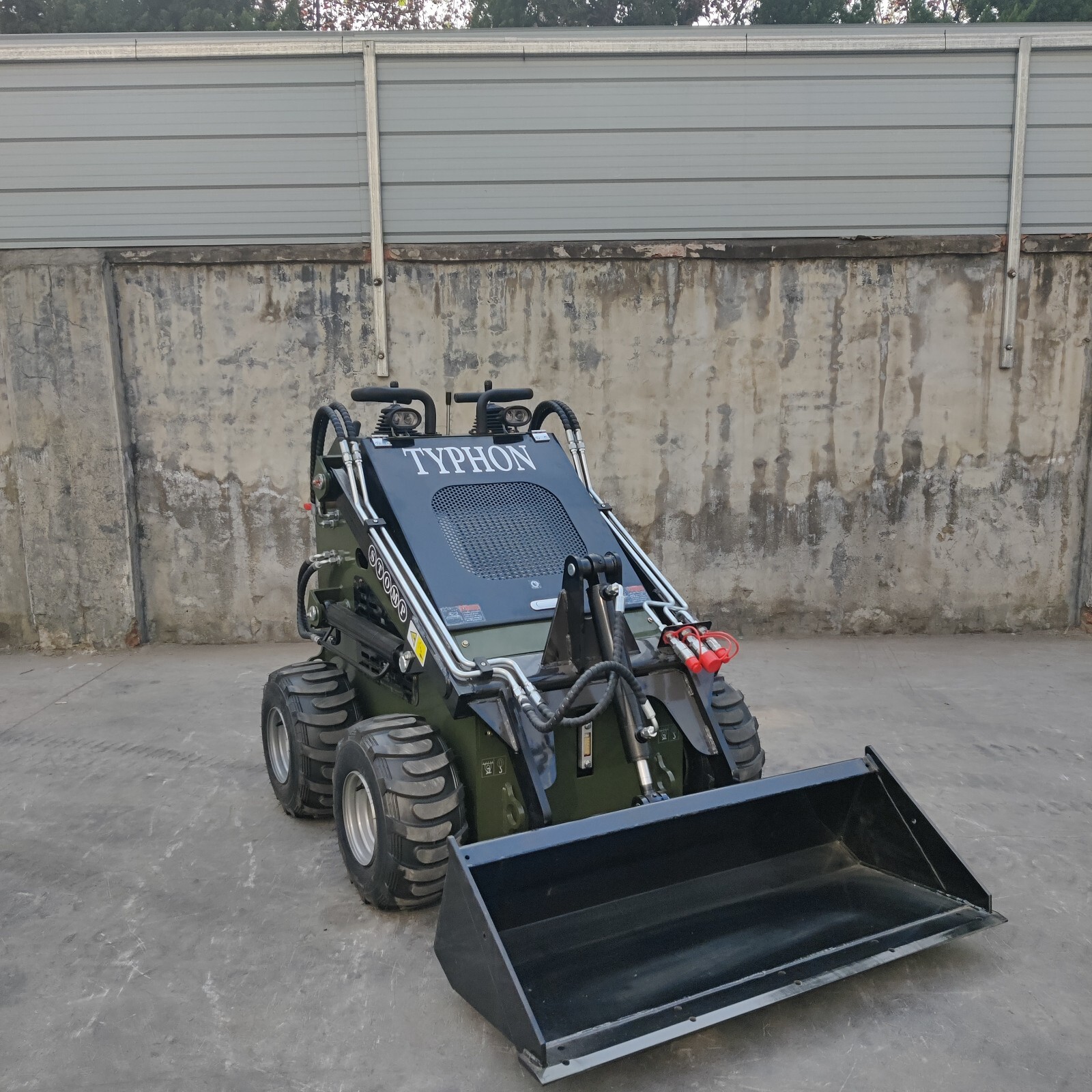 Mini SkidSteer Loader Wheel Honda EPA Gas 22.1 HP Engine FREE SHIPPING