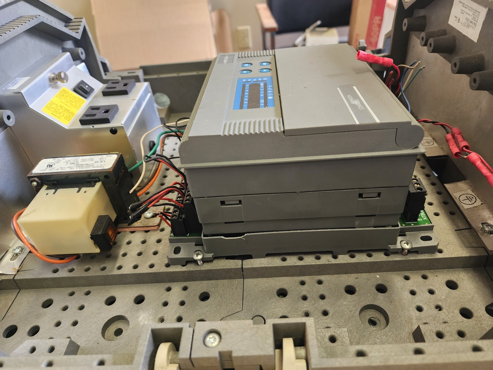 Johnson Controls METASYS Enclosure w/ DX-9100-8454 & 02-256-1034 Transformer
