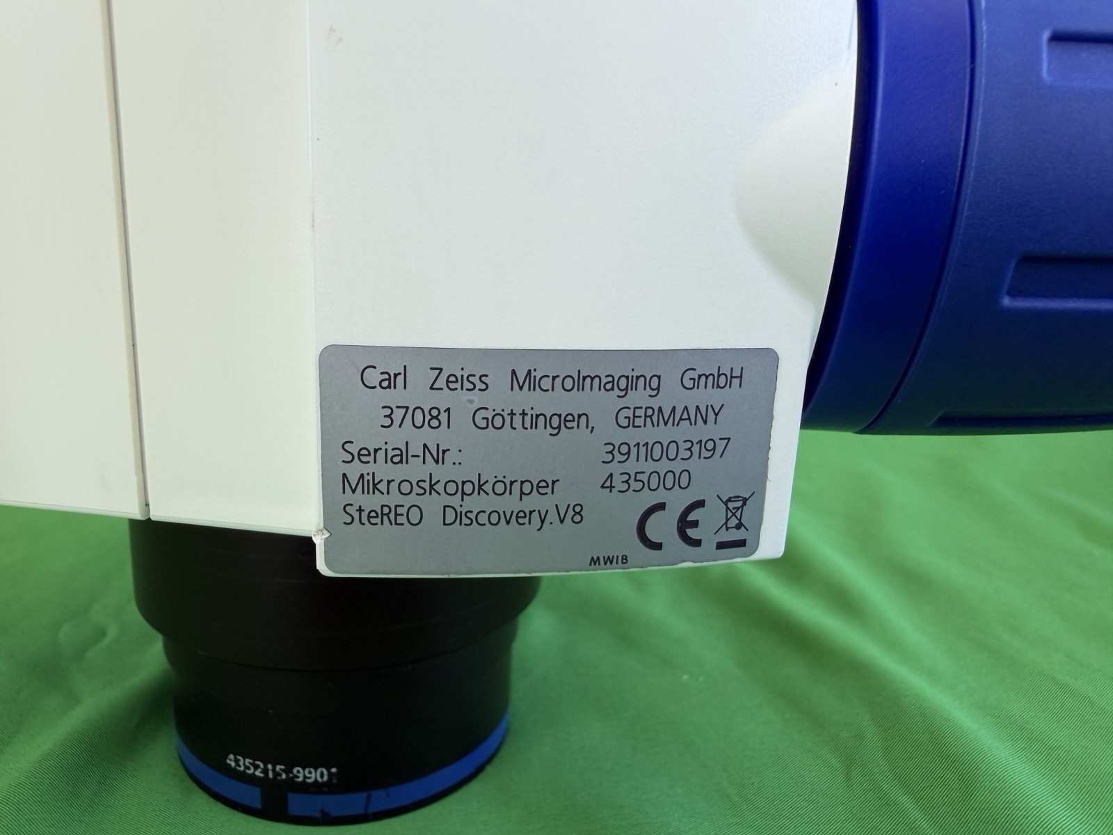 ZEISS SteREO Discovery.V8 Microscope Body w/ Achromat S 0.5x Objective Lens