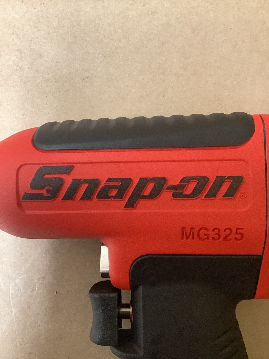SNAP-ON MG325 3/8″ DRIVE AIR IMPACT WRENCH IN BOX (B42010713)