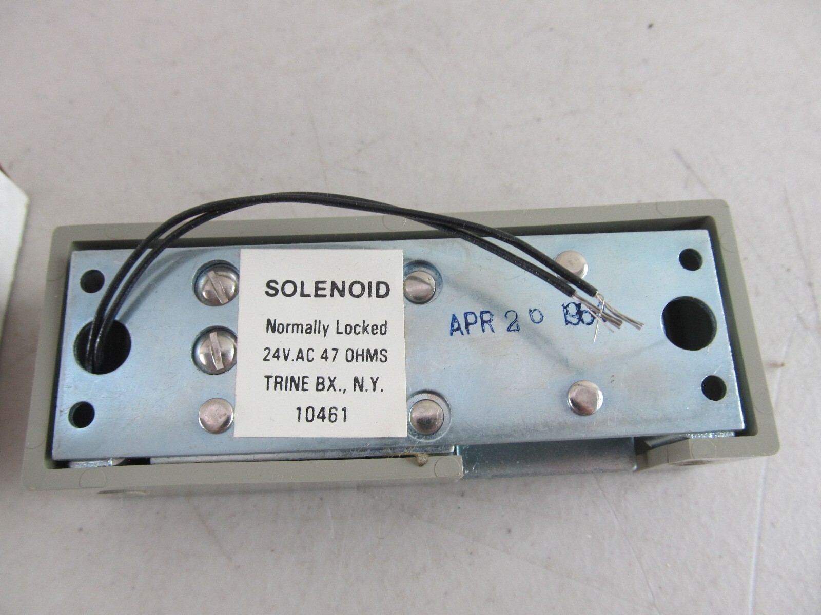 ELECTRIC DOOR OPENER STRIKE SOLENOID TRINE MODEL 003 Narrow Rim 24VAC New