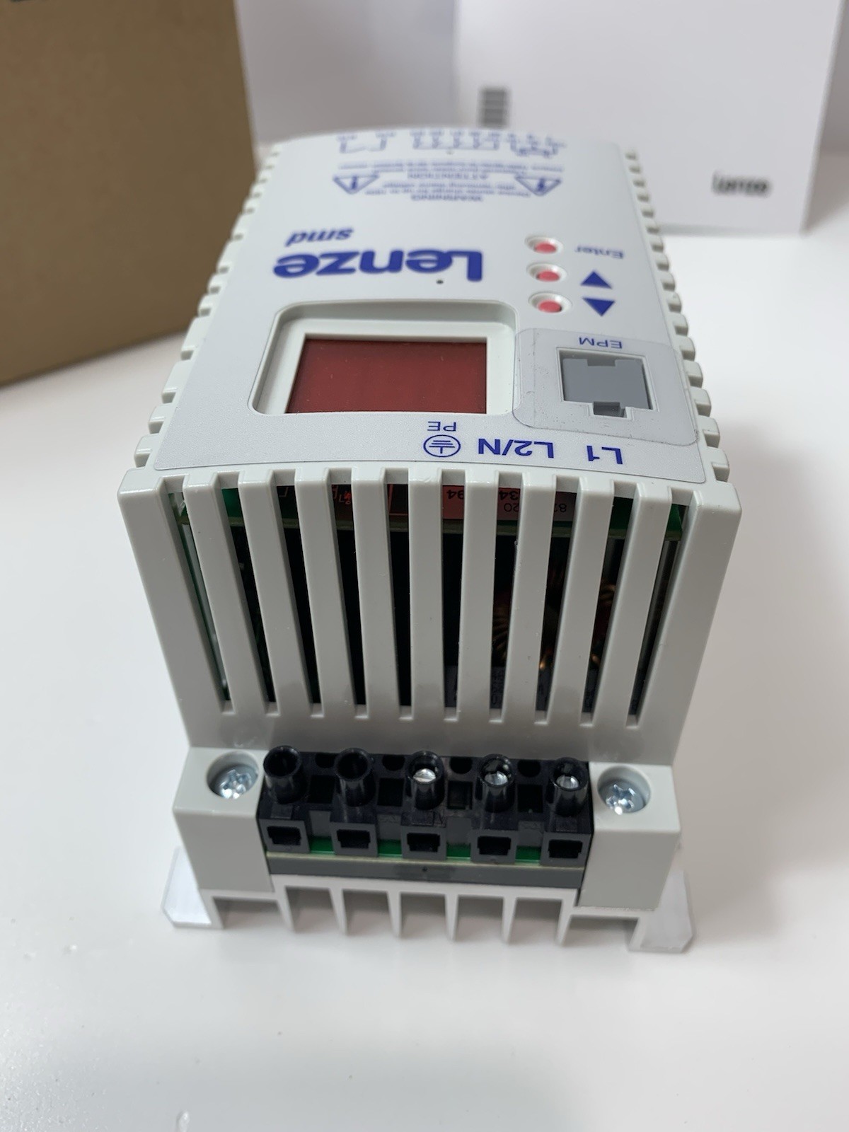 Lenze smd frequency inverter ESMD551X2SFA 0.55kW 0.75HP NEW original packaging
