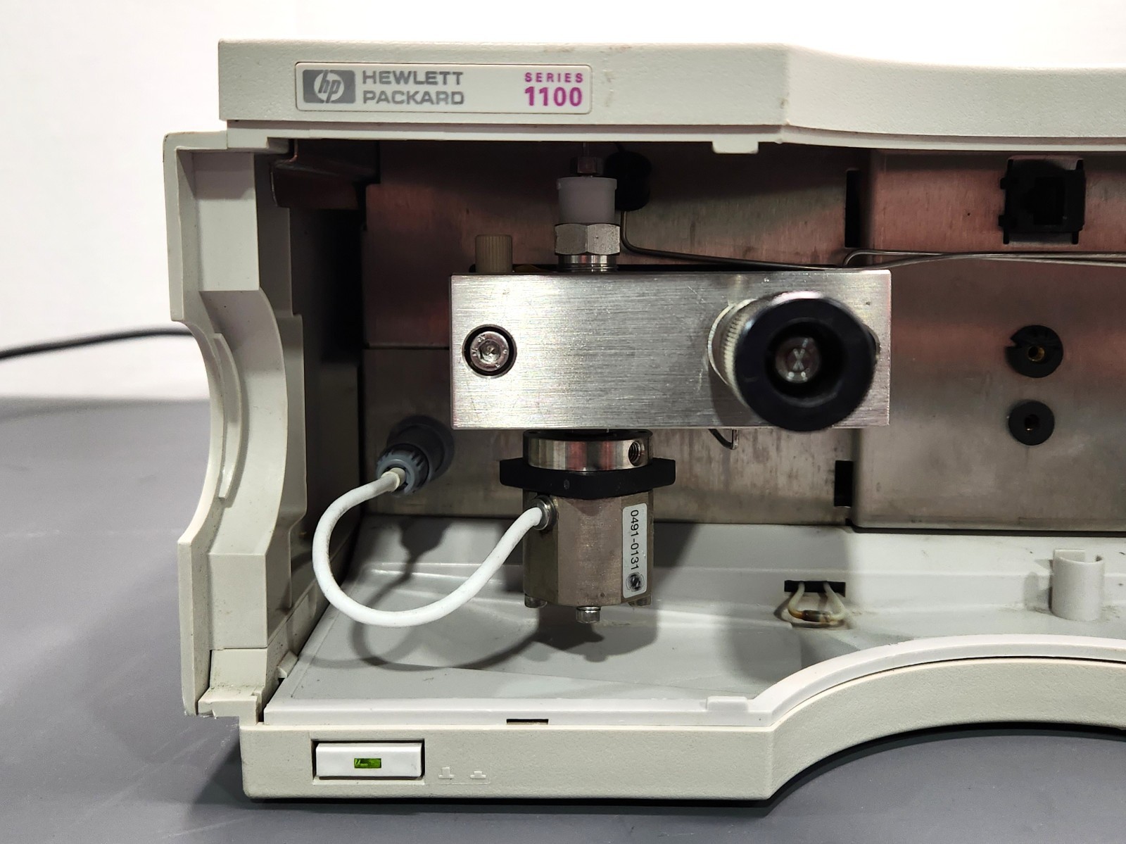 Hewlett Packard G1311A QuatPump Series 1100 HPLC Unit 100-240V AC Power Tested