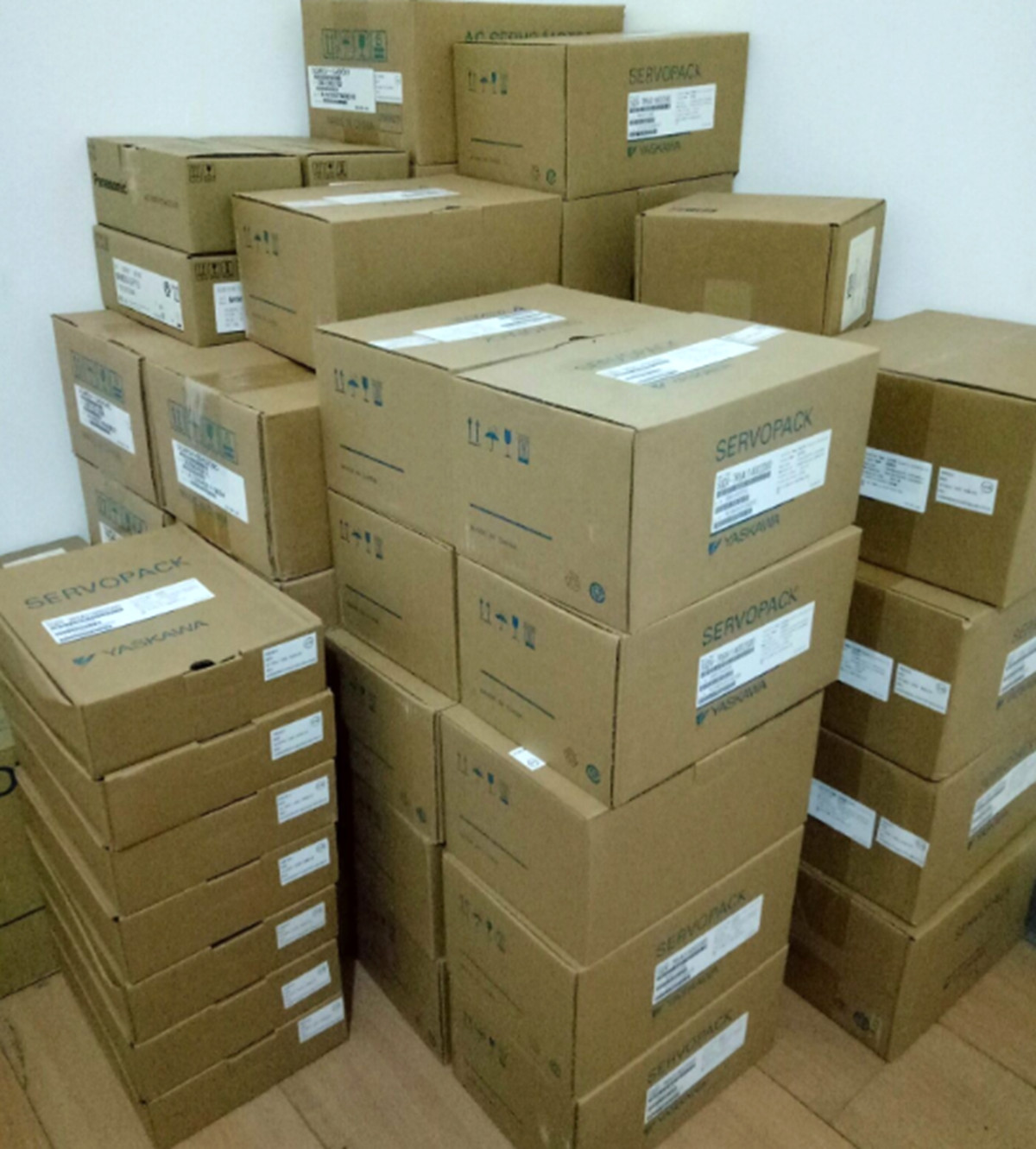 New Yaskawa SGD7S-5R5A10A202 Servo Drive SGD7S5R5A10A202