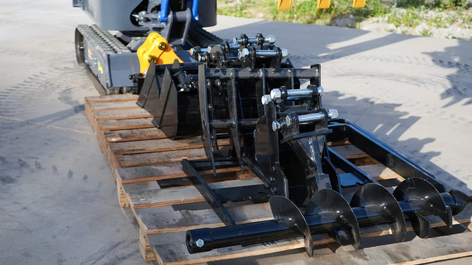 13 Attachments Bundle TERROR XI Mini Excavator Digger 13.5hp Gas B&S EPA Engine