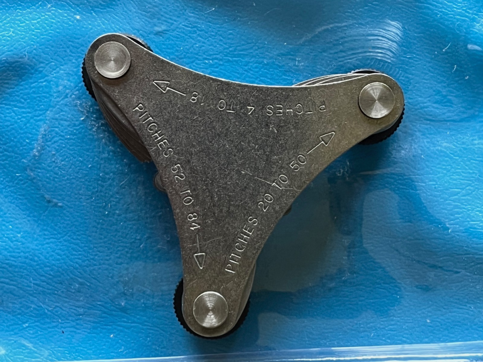 PEC Tools 5651 English Screw Pitch Gage – Pitches 4 to 84 – 51 Leafs