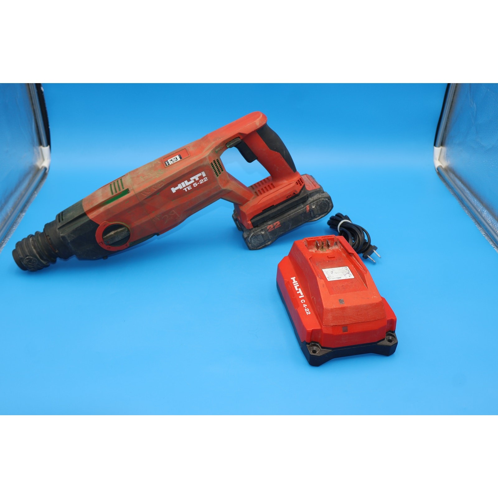 Hilti TE 5-22 Nuron 22V SDS Plus Rotary Hammer Drill Kit w/ 4.0Ah Battery