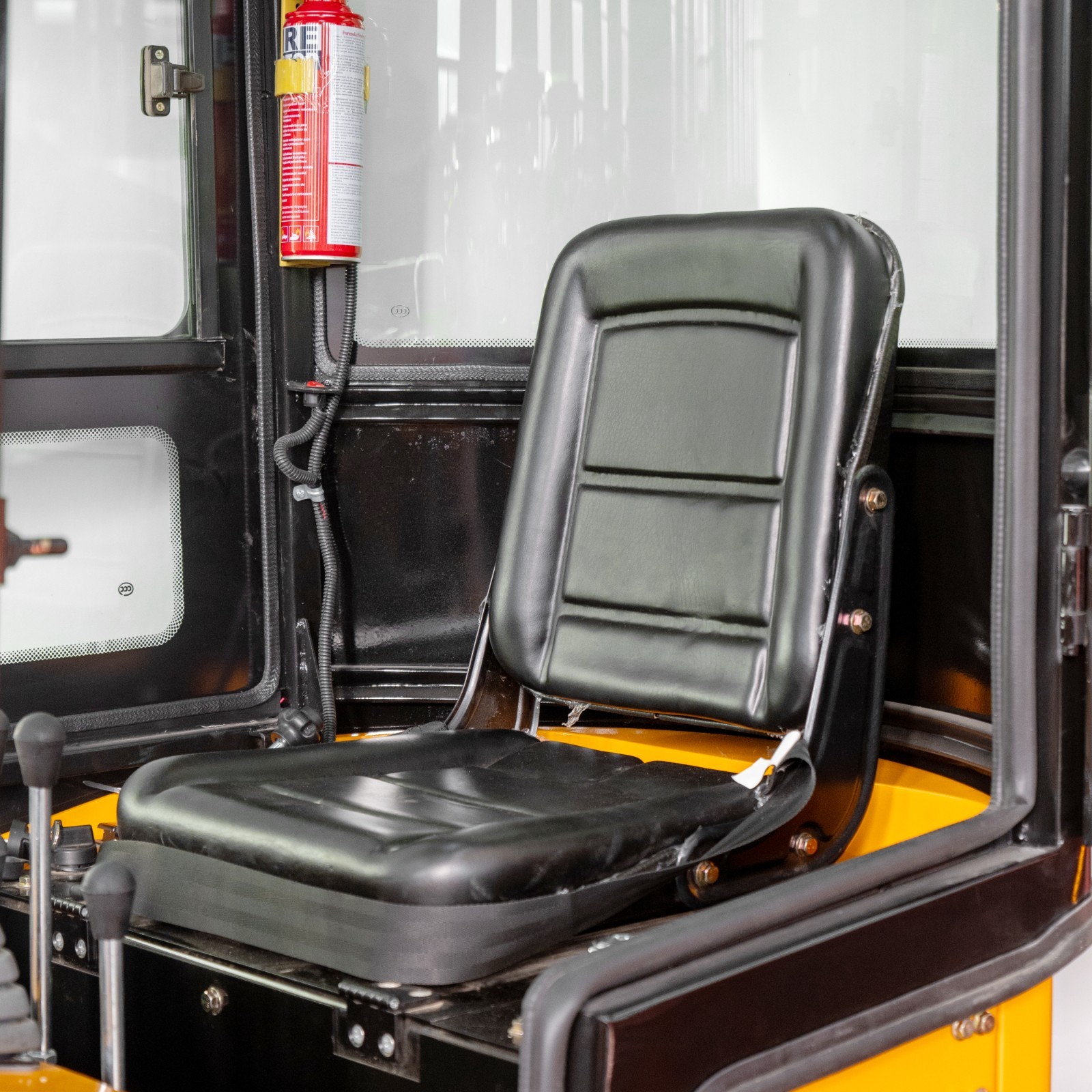 Enclosed cab 1.2Ton Mini Excavator With 9 Attachments Kit 13.5hp Mini Digger