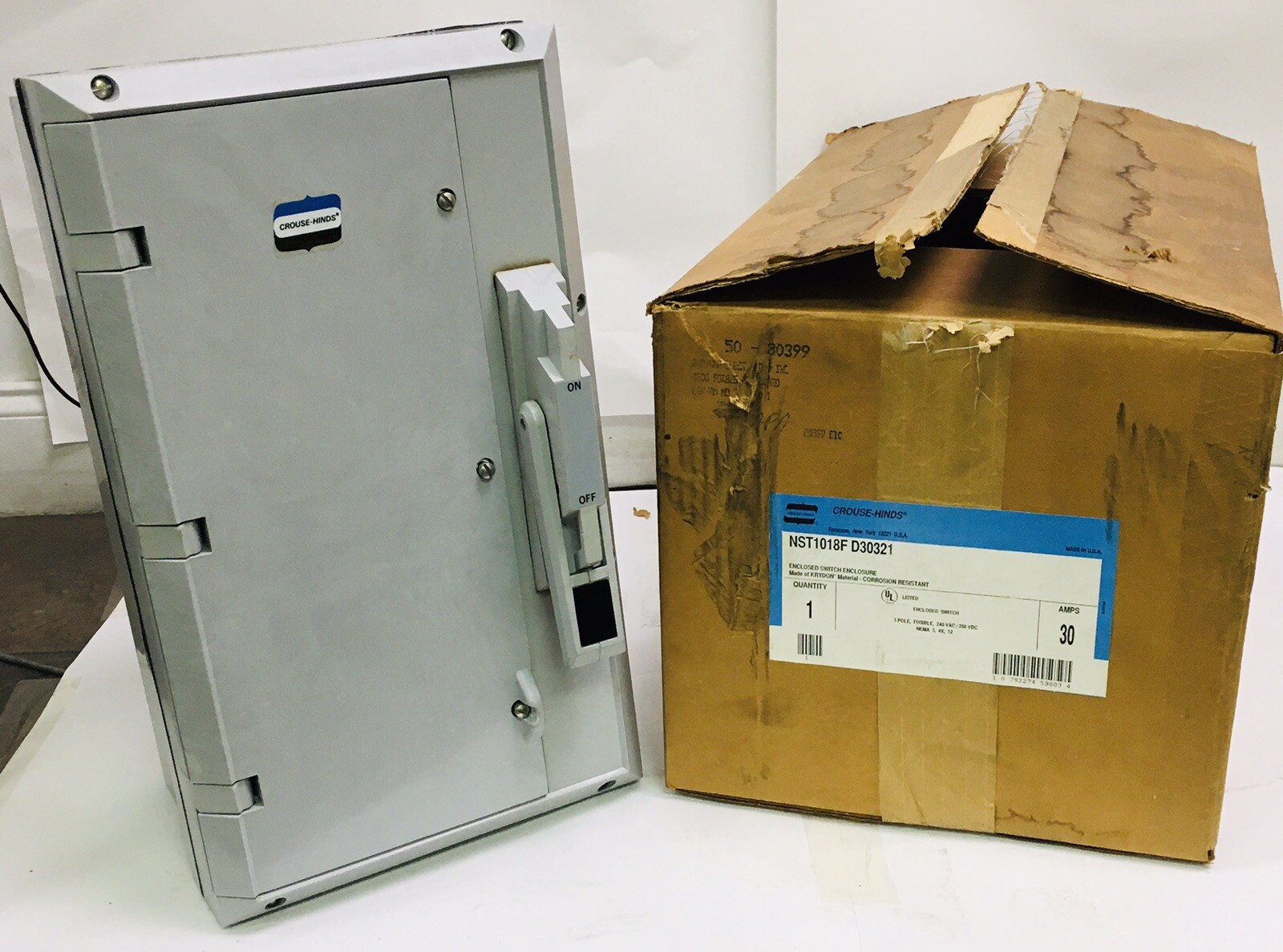 CROUSE HINDS NST1018F-D30321 30 AMP 240VAC FUSIBLE DISCONNECT SWITCH NEW IN BOX!