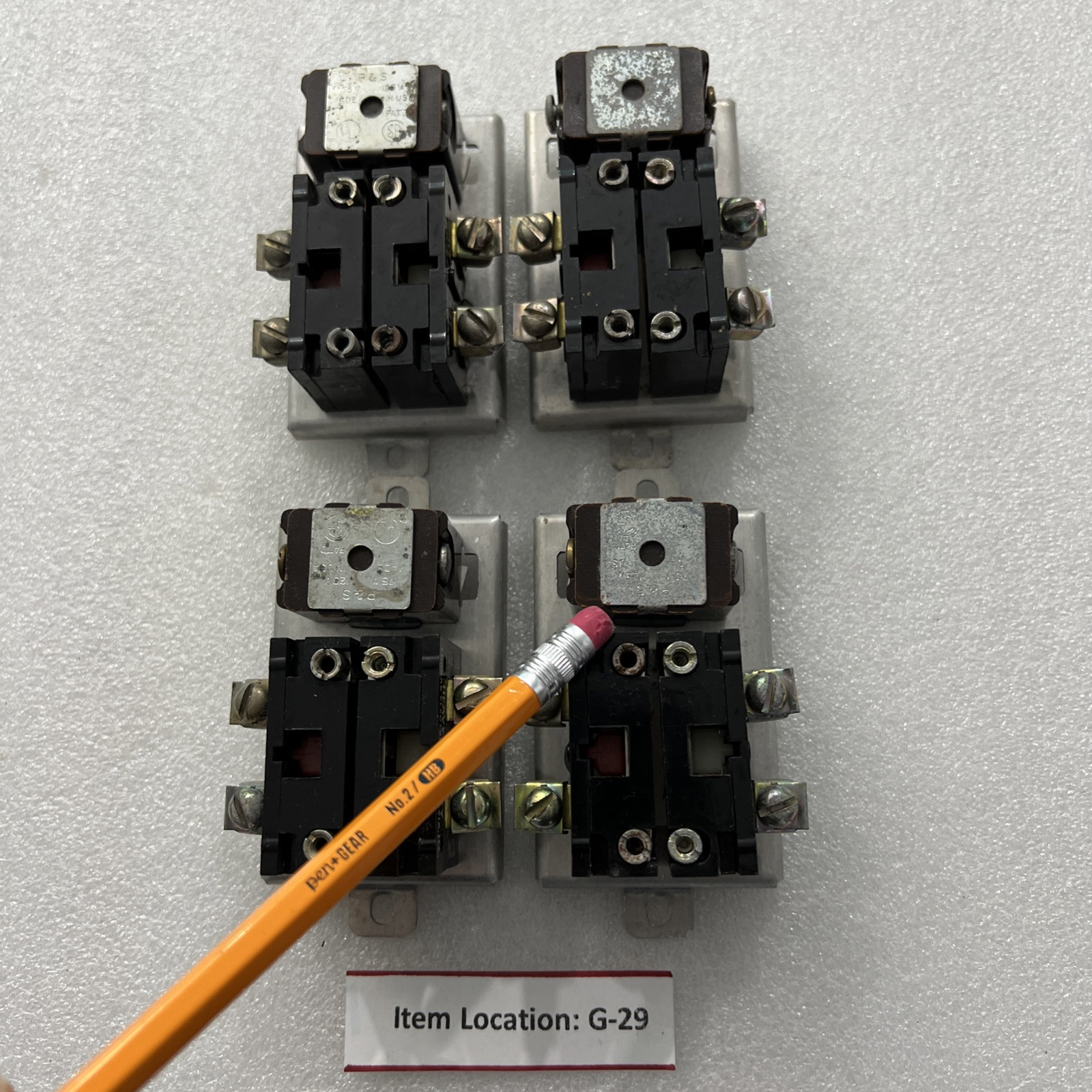 Furnas BJK & BJJ Contact Block Assembly + Pass & Seymour socket 75W 125V