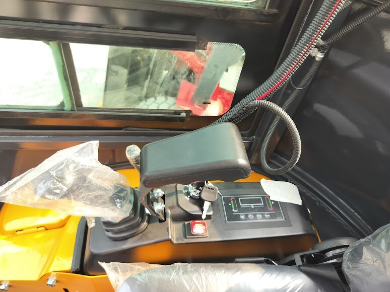2 Ton New Mini Excavator, EPA certified USA KUBOTA Diesel Engine, FREE SHIPPING