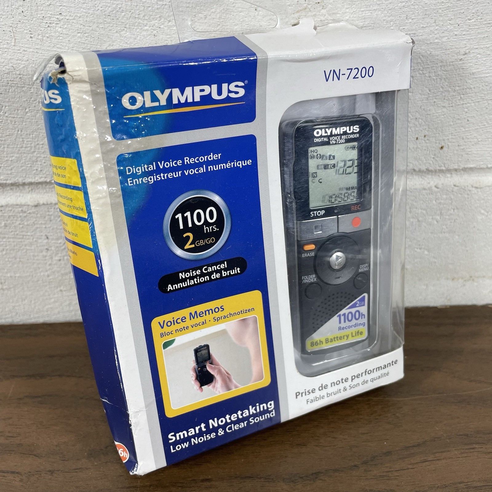 Olympus VN-7200 Handheld Digital Voice Recorder 2GB 1100 hrs. New