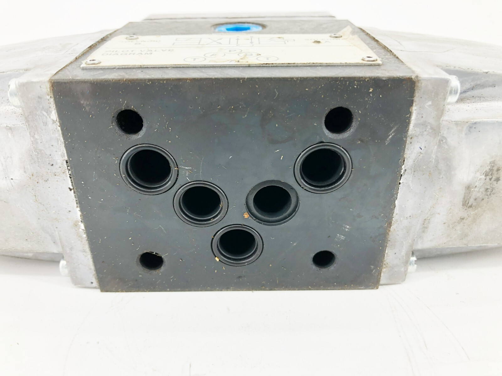 New Vickers DG4S4W-012N-51 Directional Control Valve 115V .61A 433976