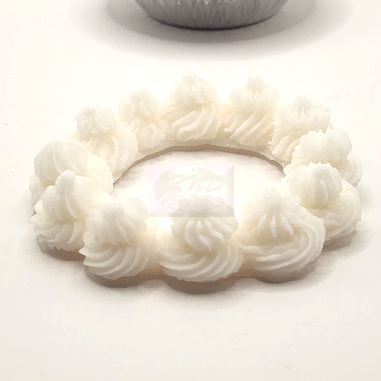3″ Wax Pie Crust, Whipped Cream Edge w/tin Set 3 crusts