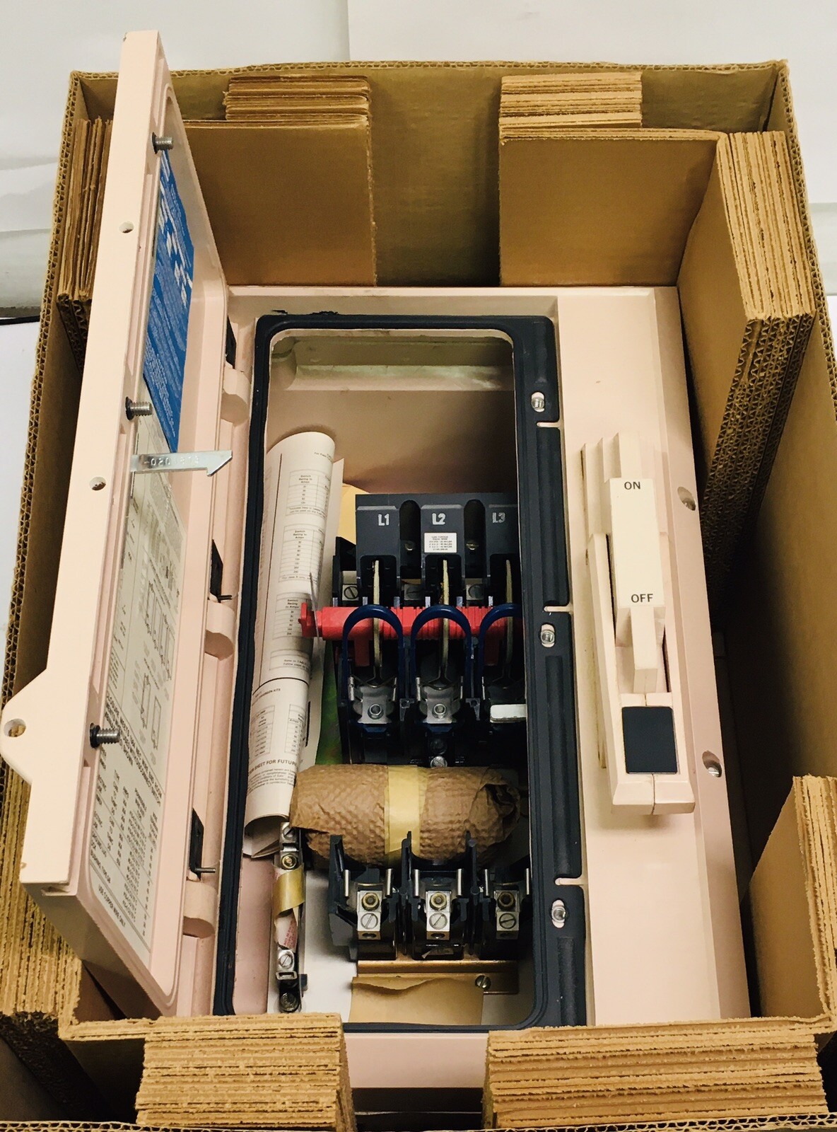 CROUSE HINDS NST1018F-D60361 KRYDON 60AMP FUSIBLE DISCONNECT SWITCH NEW IN BOX