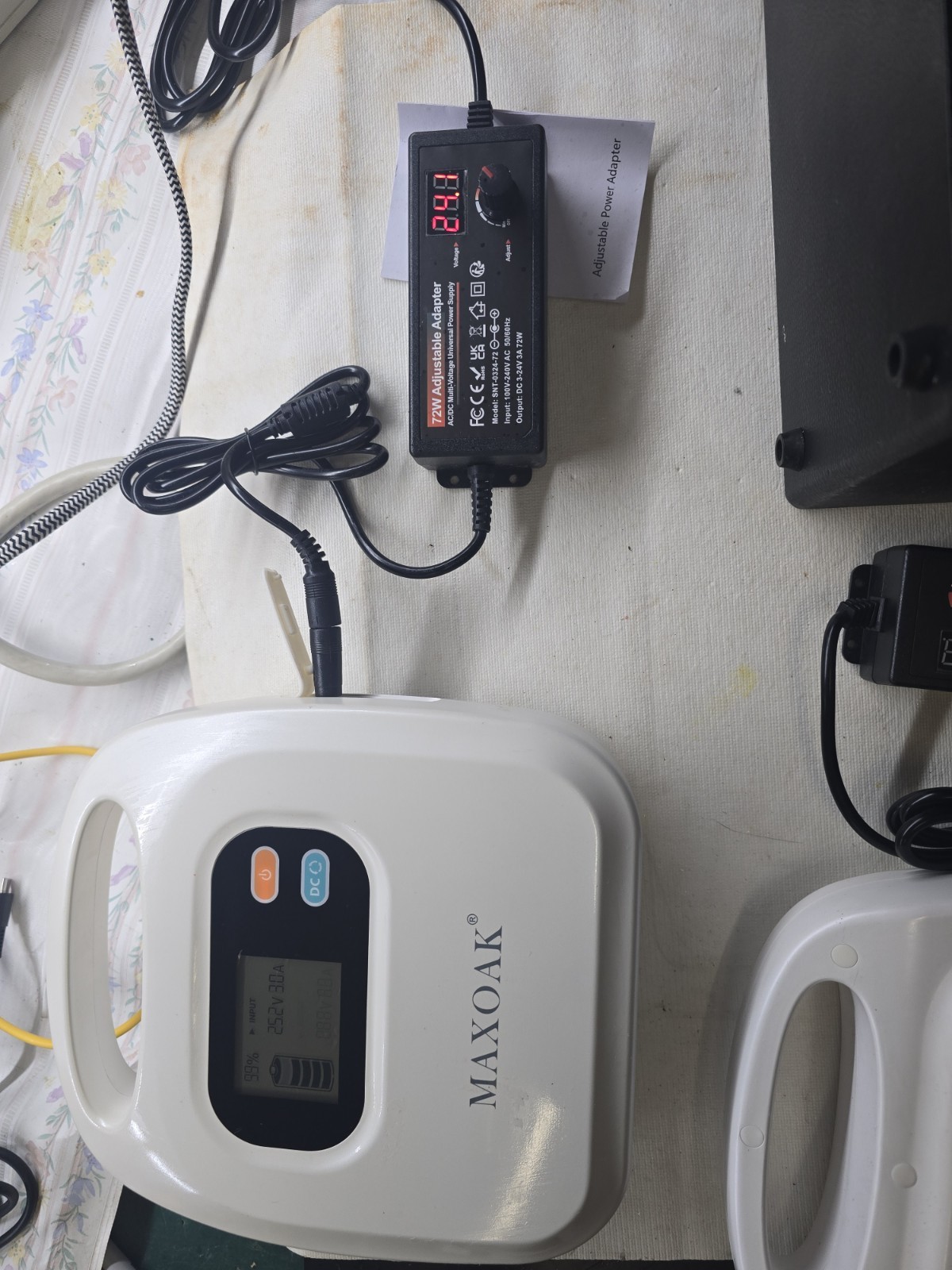 MAXOAK Model K 82500mAh Power Bank (CPAP etc) with LCD and New 24V/3A DC Charger