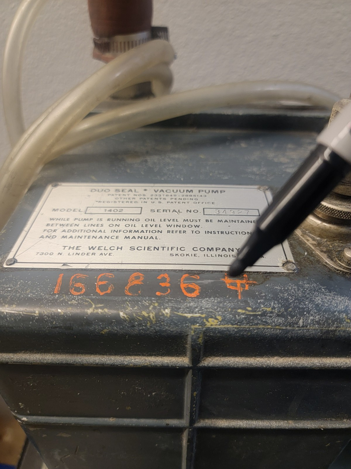 Welch 1402 DuoSeal Belt-Driven Rotary Vane Vacuum Pump 115/230V