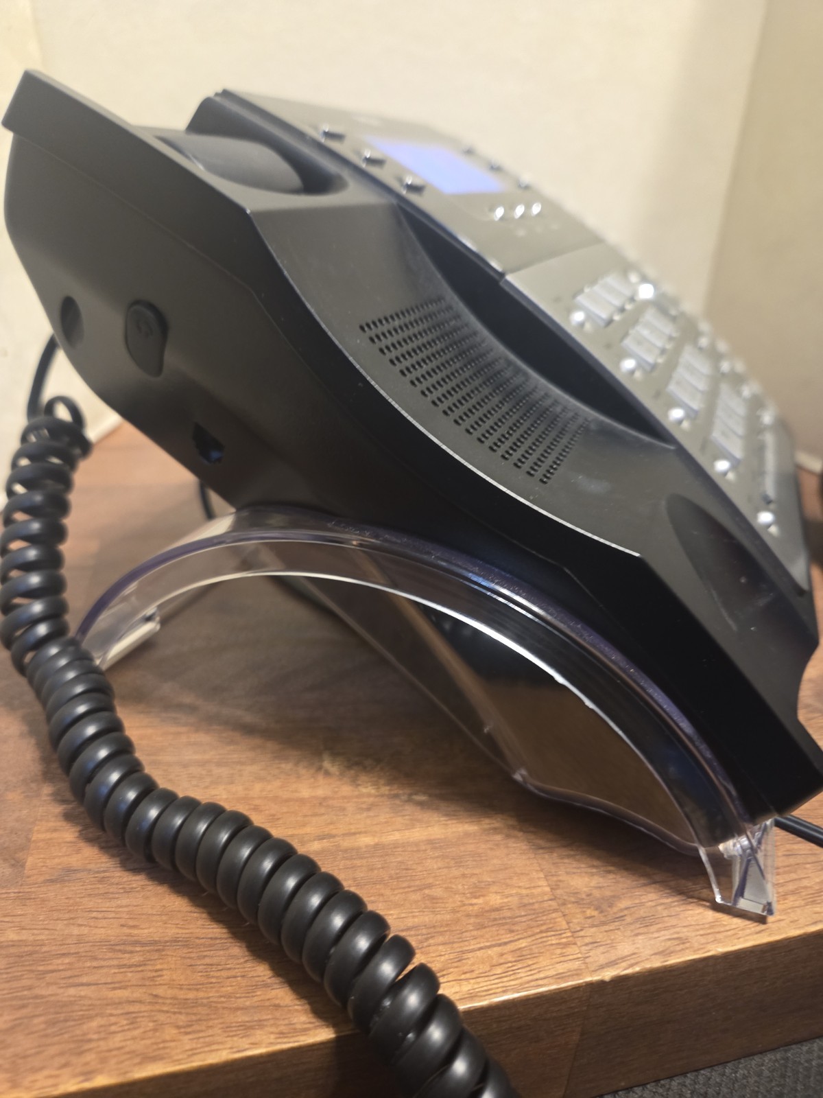 RCA VISYS 25424RE1A Corded Phone – Black/Silver