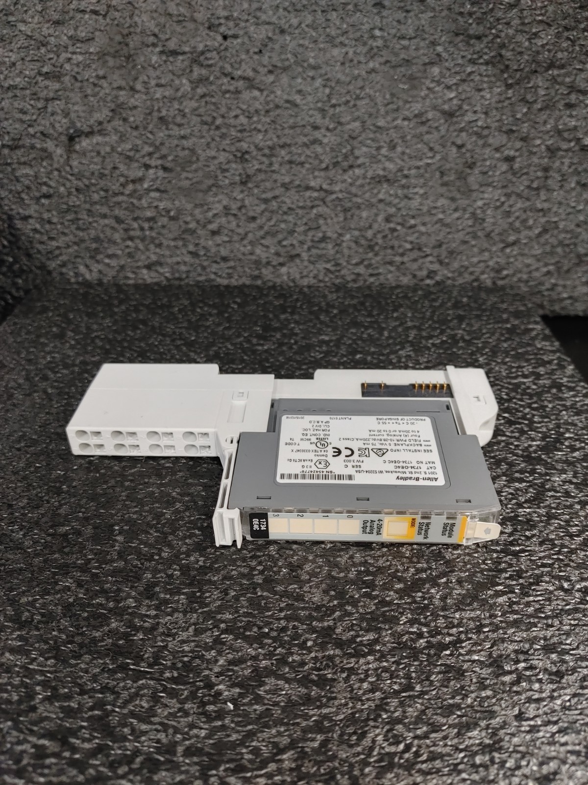 ALLEN BRADLEY 1734-OE4C POINT I/O 4 Point Analog Output Module w Terminal Base