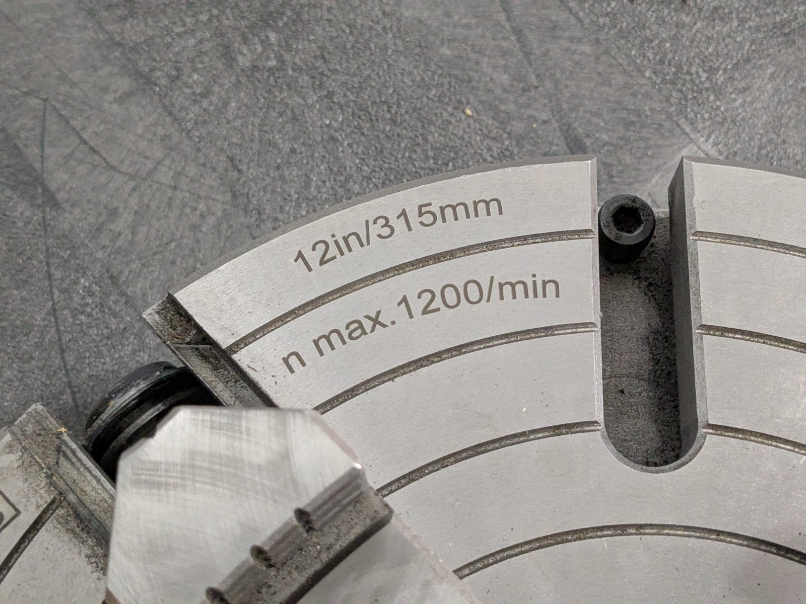 Hertel Manual Independent 4-Jaw Lathe Chuck 12″ Diameter D1-6 Mount 1-322-1206