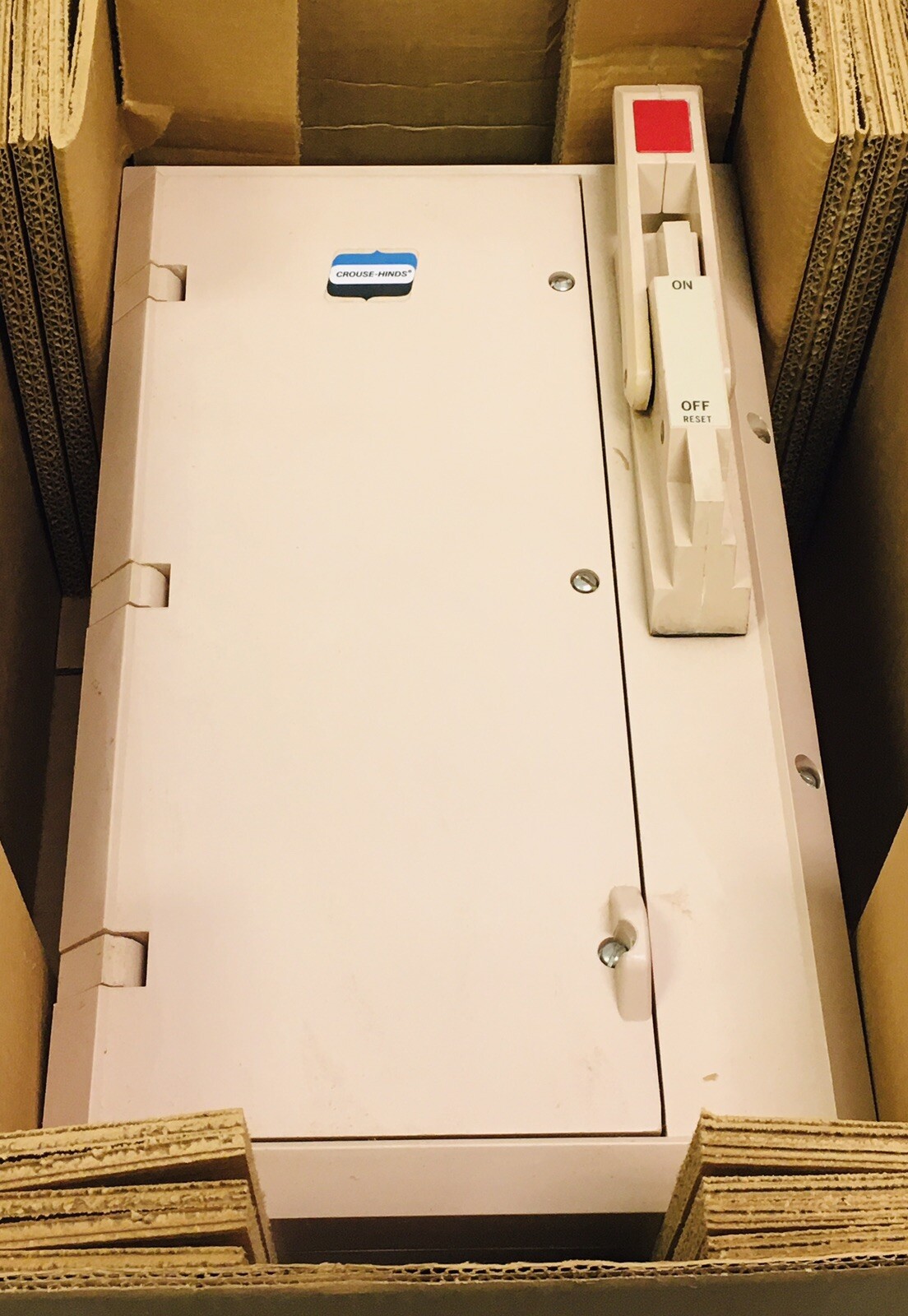 CROUSE HINDS NCB1018F-WT-30-EHB24 30 AMP CIRCUIT BREAKER ENCLOSURE !NEW IN BOX!