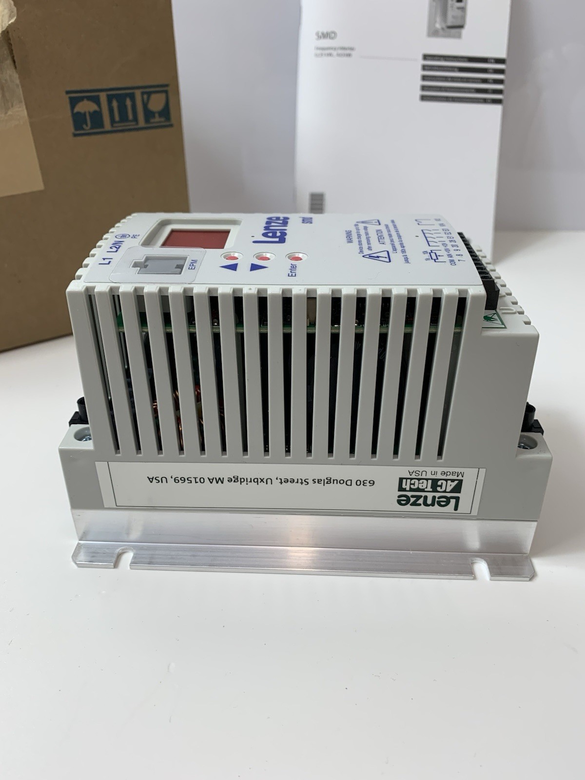 Lenze smd frequency inverter ESMD551X2SFA 0.55kW 0.75HP NEW original packaging