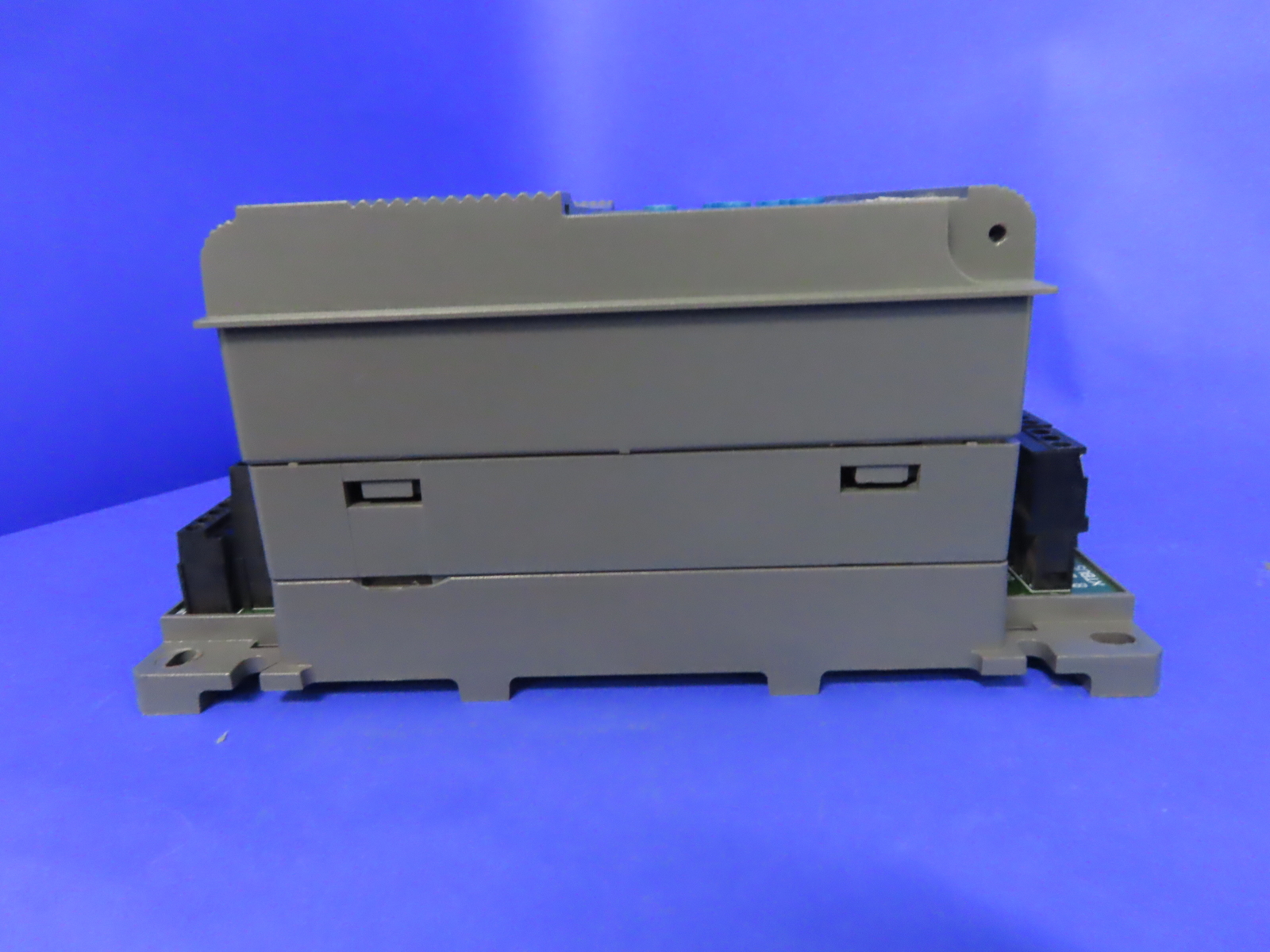 JOHNSON/METASYS PROGRAMMABLE CONTROLLER DX-9100-8454 MISSING COVER 24V 14 OUTPUT