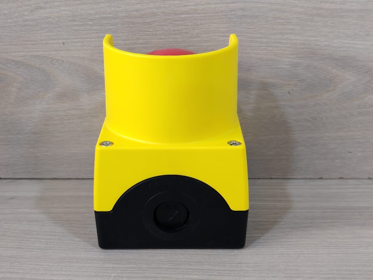 LOT 2 PCS. SIEMENS 3SU1801-0NA00-2AC2 Emergency Stop Button – Yellow