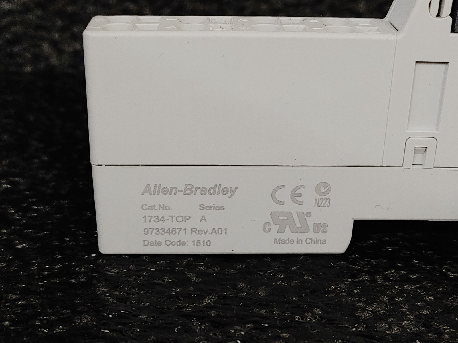 ALLEN BRADLEY 1734-OE4C POINT I/O 4 Point Analog Output Module w Terminal Base