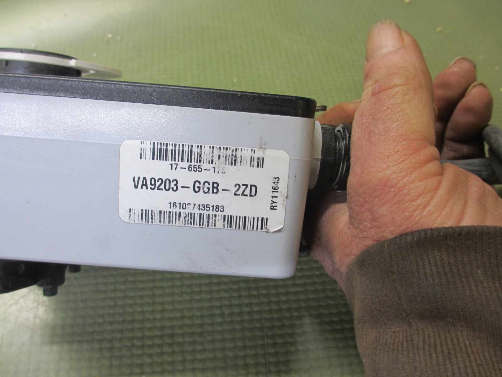 1 used Johnson controls VA9203-GGB-2Z Electric Actuator