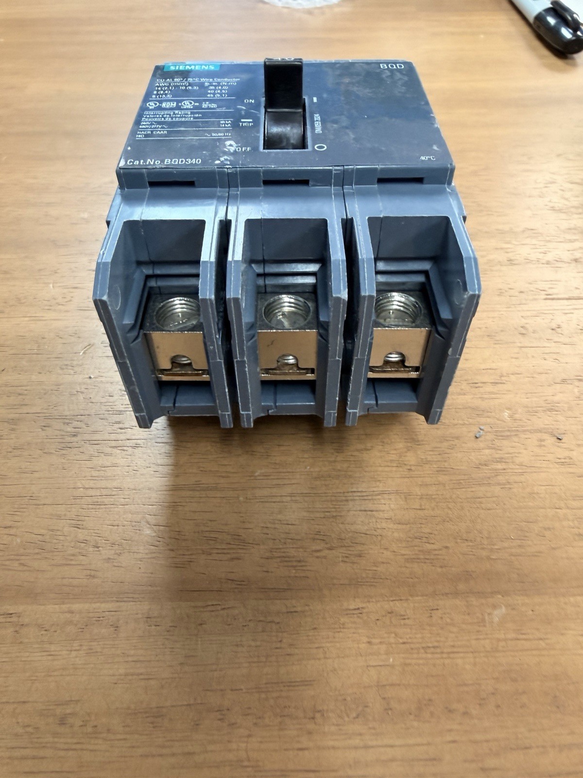 Siemens BQD340 40 Amp 480Y/277 VAC 3 Pole BQD Bolt on Circuit Breaker