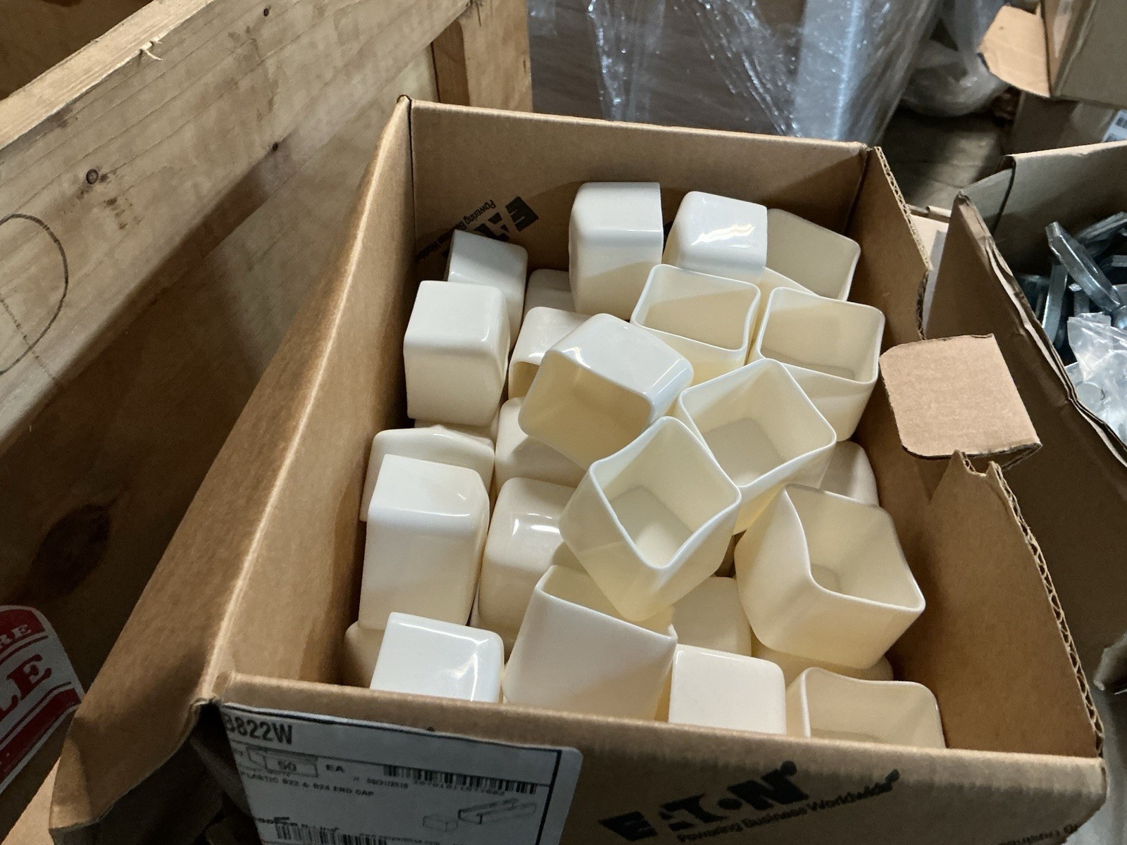 EATON B-LINE B822W PLASTIC END CAP FOR 1 5/8-IN. X 1 5/8-IN. CHANNEL (BOX OF 50)