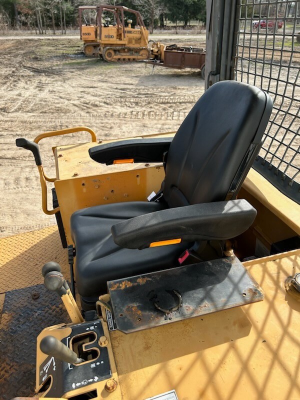 Forklift/Tractor Suspension Replacement Seat w/Adjustable Armrest. Black. TSKL10