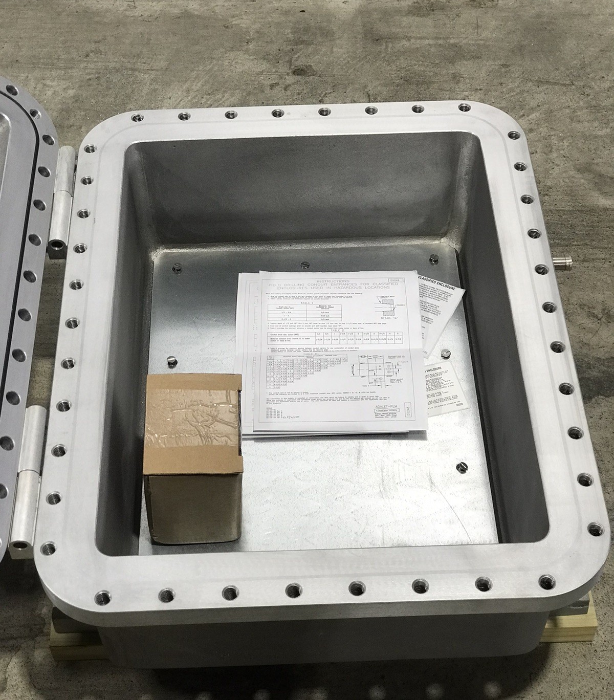 HOUSTON STOCK NEW ADALET XCE-182408-N4 EXPLOSION PROOF ENCLOSURE 18x24x8 NEMA 9