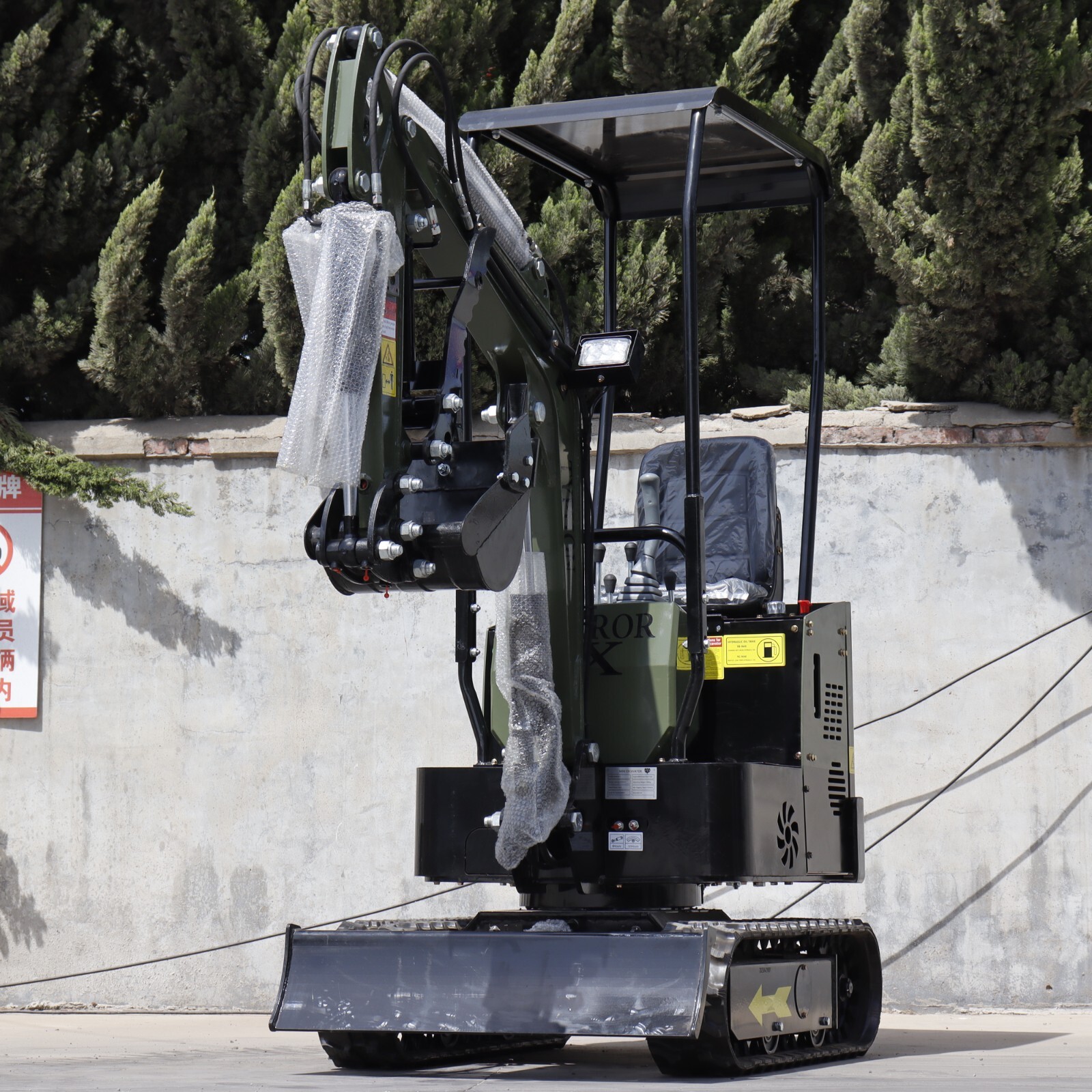 Free Ship Mini Excavator 1 Ton Digger 13.5hp Gas Tracked Crawler B&S EPA Engine