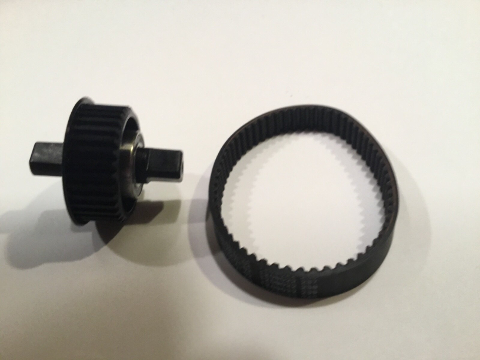 Dyson DC41/DC65/UP13/DC77 Brush Spindle & Belt Driven Gear For Cleaner Head