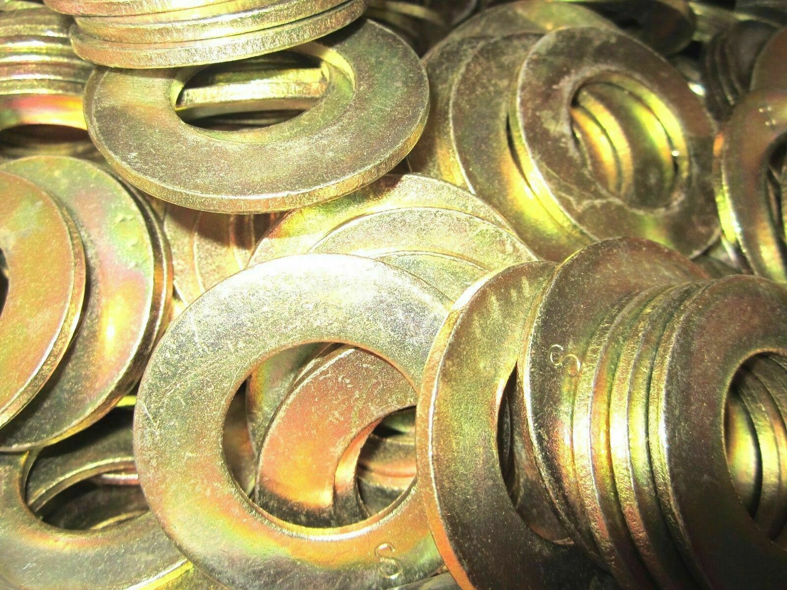 700 Piece Grade 8 Yellow Zinc SAE Flat Washer Assortment 1/4-1/2