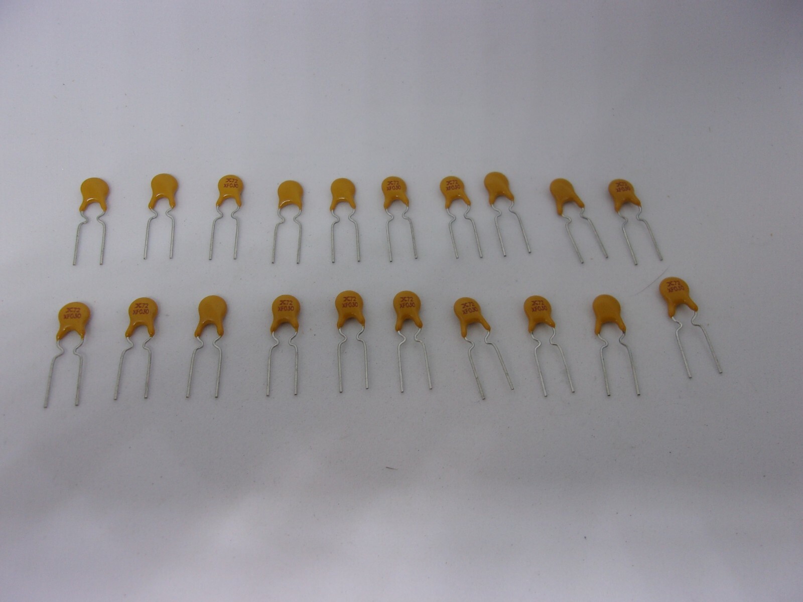 20Pcs Pack Lot RXEF030 72V 0.3A Polymer PPTC Recoverable Fuse X72 XF030 DIP 2Pin