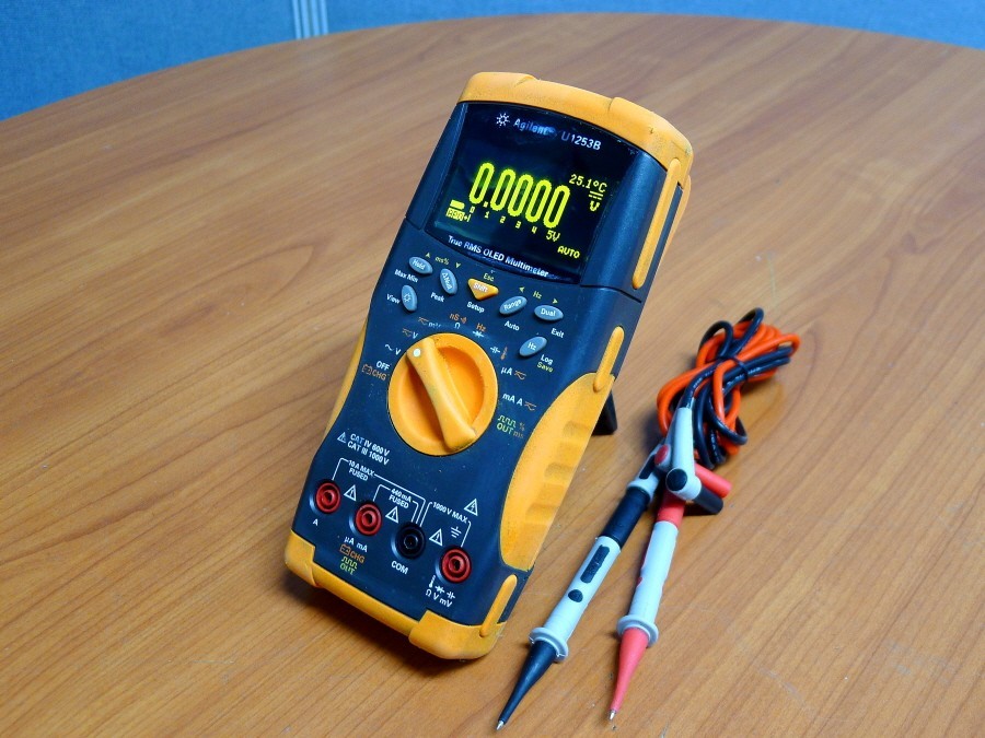 Agilent U1253B OLED Handheld Digital Multimeter
