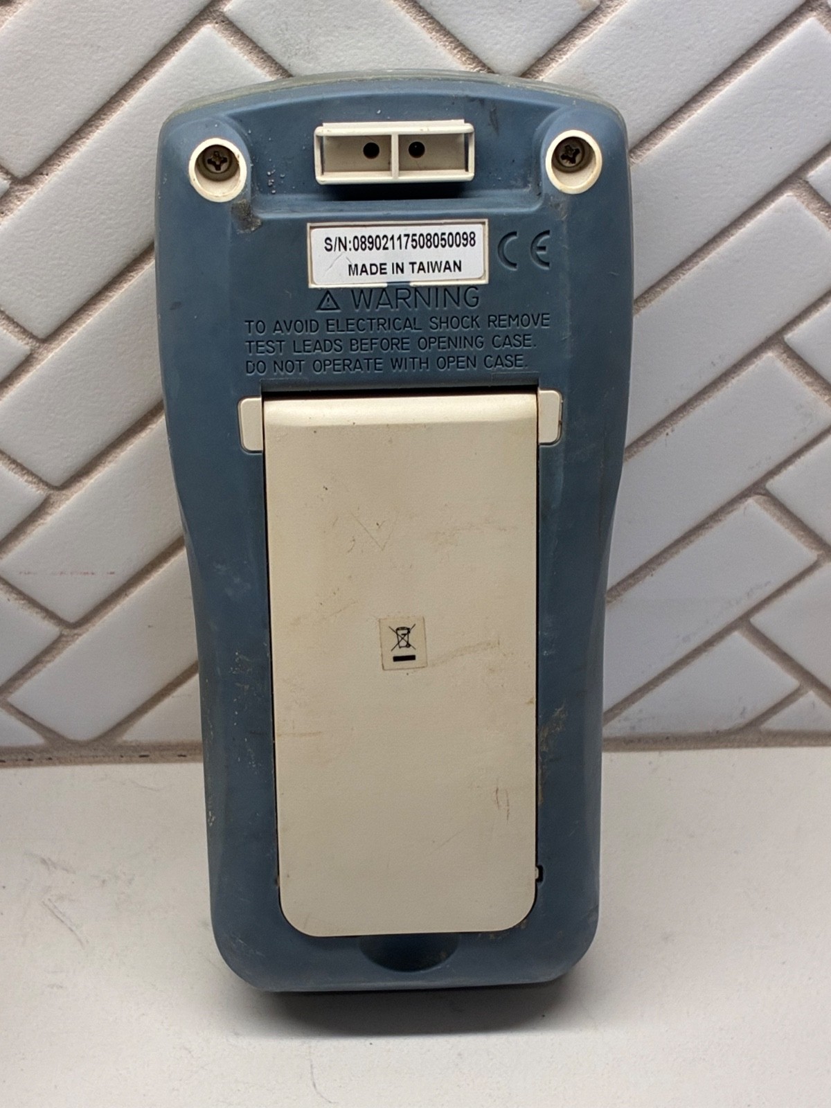 B&K Precision 890B Handheld Capacitance Meter Measures Up To 50mF W/ Test Leads