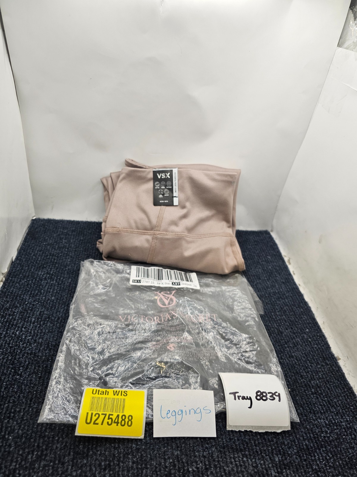 VSX Victoria’s Secret VSX Essential Pocket Leggings Size Medium 27″ Inseam
