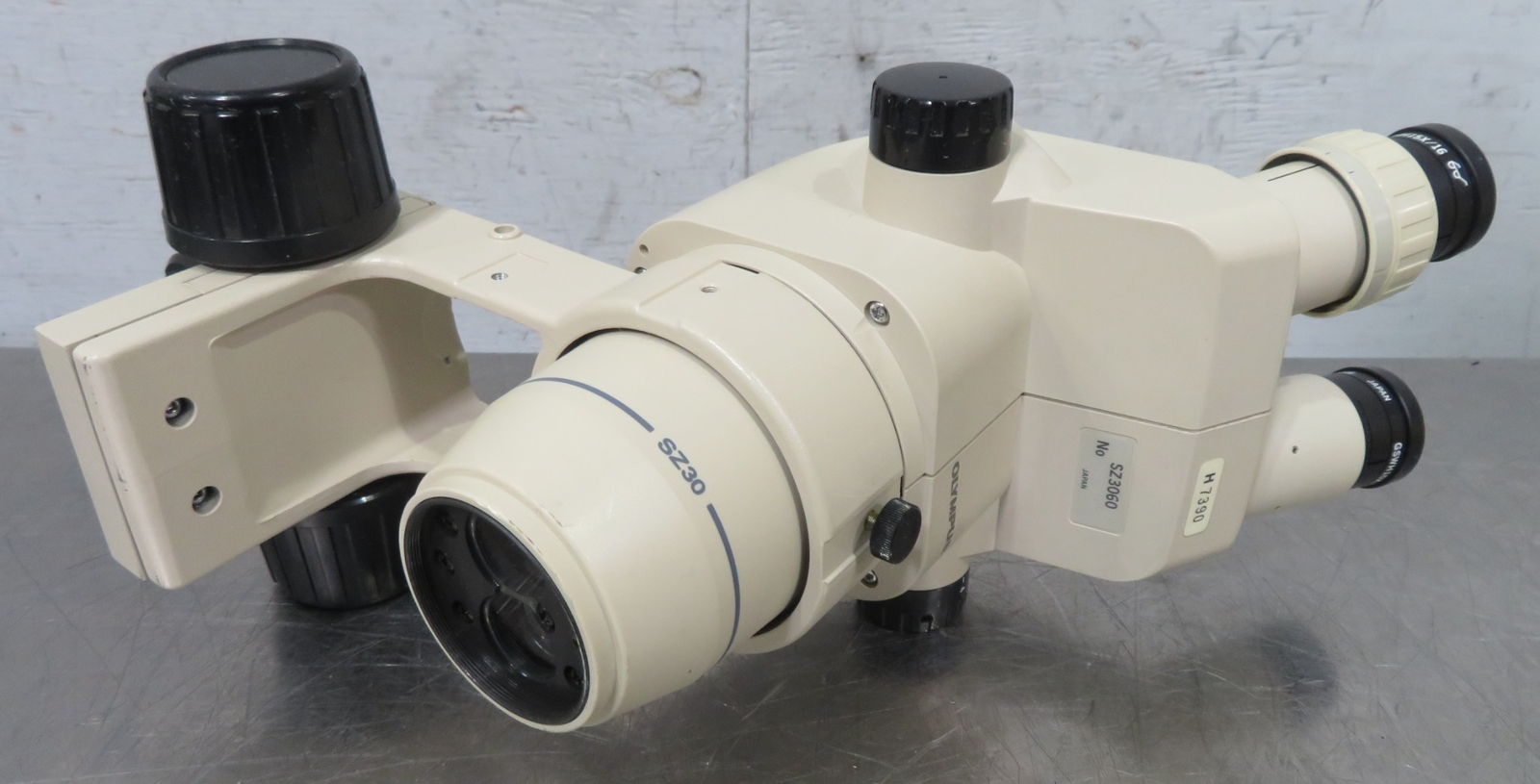 C194510 Olympus SZ3060 Stereo Zoom Microscope (0.9-4.0X) w/ GSWH15X/16 Eyepieces