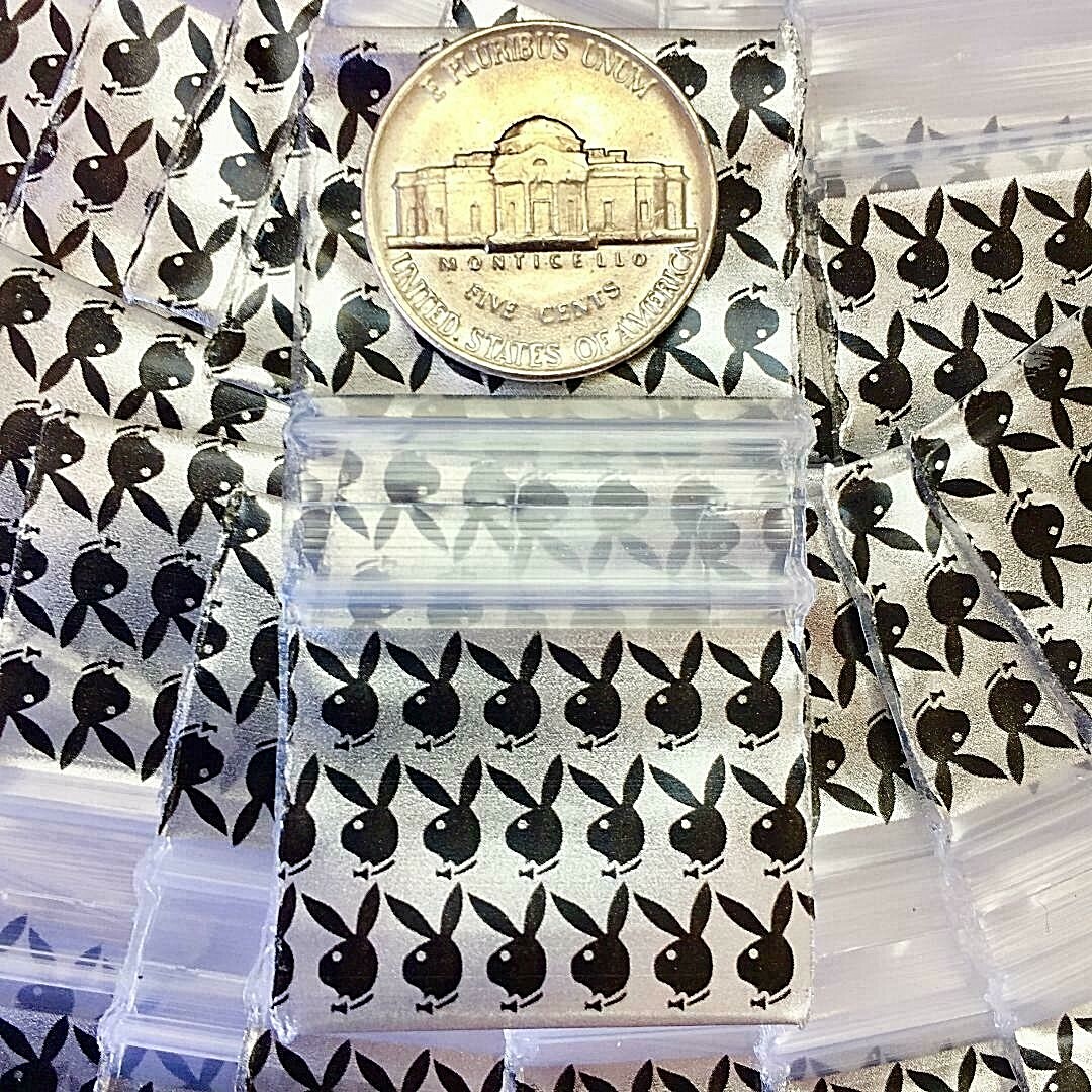 BaggiesSince1987 – 12510-S DESIGN ZIP BAGS 300PCS BUNNY ON SILVER, READ DETAILS