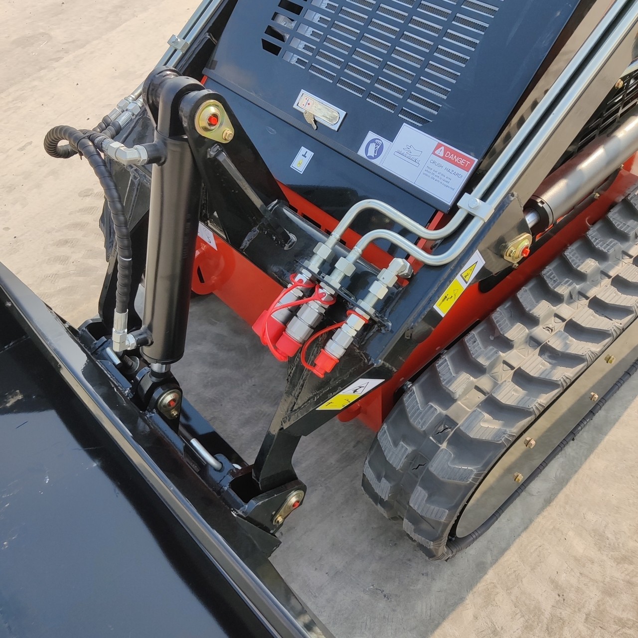 TYPHON STOMP Skid Steer Tracked EPA 23HP Briggs & Stratton Gas 3-Pumps FREE SHIP