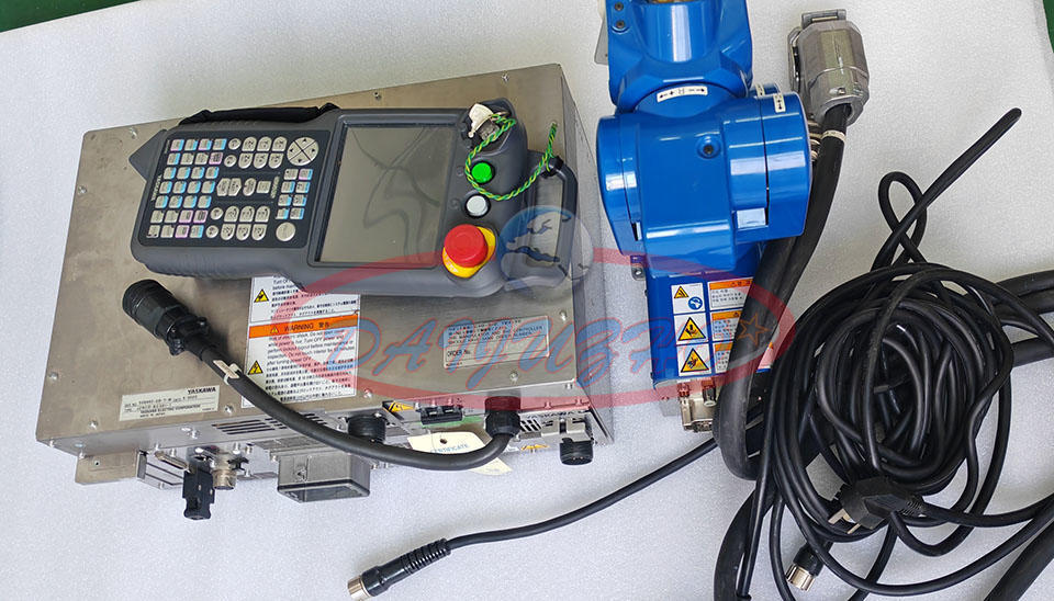 USED YASKAWA MOTOMINI ROBOT 0.5KG(YRC1000MICRO CONTROLLER JZRCR-APP01-1 PENDANT)