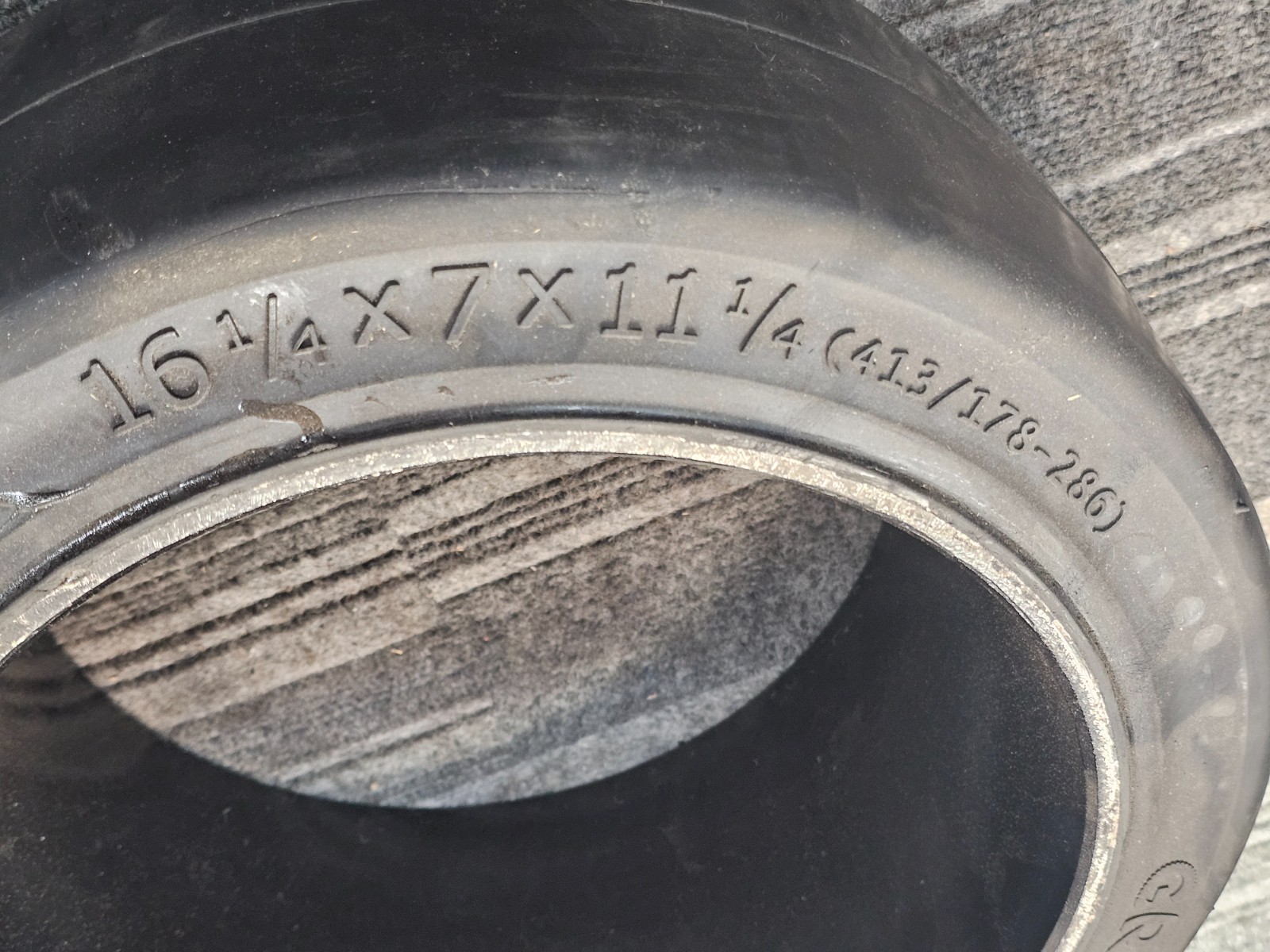 (QTY 2) Globe Star Smooth Press On Forklift Tire 16-1/4x7x11-1/4 (413/178-286)